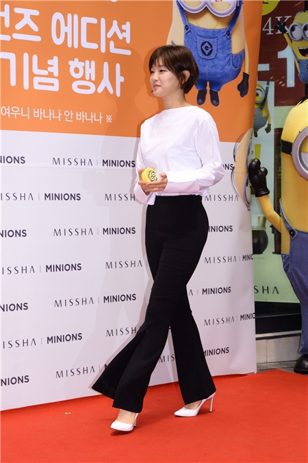 女团Fiestar、演员朴素丹、沉亨倬等出席化妆品牌发布活动。