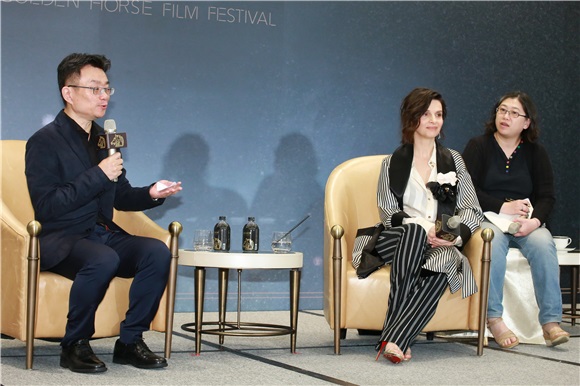 茱丽叶毕诺许出席《金马影展》访谈记者会