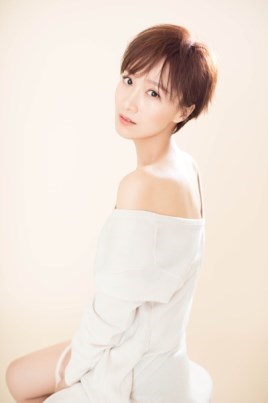 肖涵庆生直播畅聊 唱张翰旧曲引回忆杀落泪