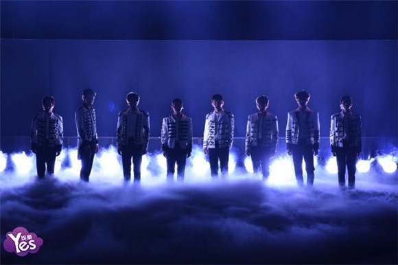 〈Yes 台北现场〉EXO巡回演唱会小巨蛋开唱 成员为灾民祈福引粉丝感动泪崩