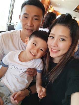 恭喜!严立婷除夕夜产下女儿 一家四口在农历新年团圆