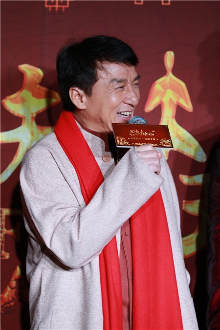 李治廷曝成龙添新伤,张艺兴拜托成龙「教玩命」