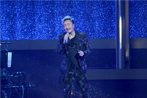 郑中基举办PLAY IT AGAIN世界巡回演唱会