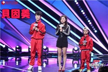 肖凤娟带两个儿子分享教育心得