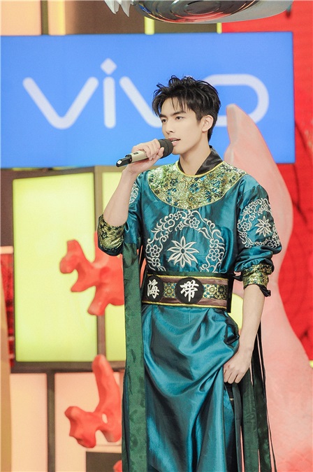 宋威龙《快本》贺新春 嗨唱洗脑神曲搞笑连连