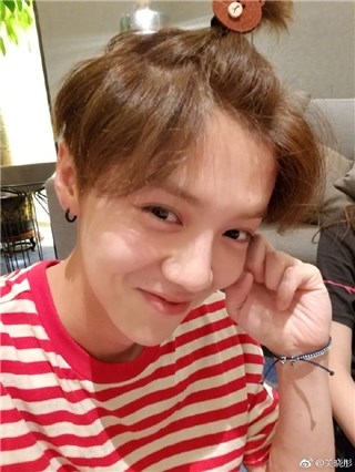 关晓彤高调祝鹿晗生日快乐 鹿晗回应秀恩爱