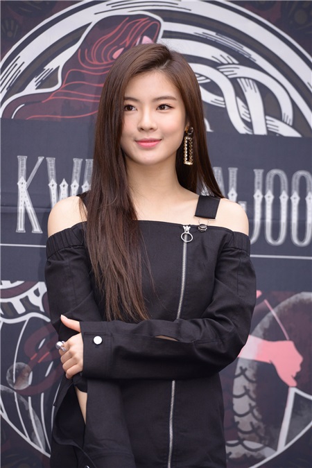 智淑、高佑丽、赵贤荣CLARA、Lizzy等出席设计师Kwak Hyunju时装秀