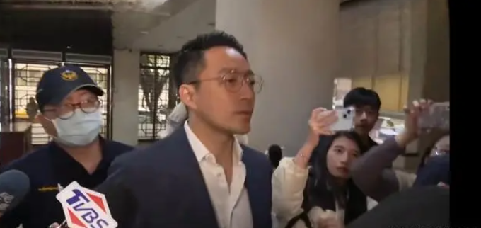 大S告汪小菲案再次开庭 S妈含泪斥责汪小菲拖欠1.7亿抚养费