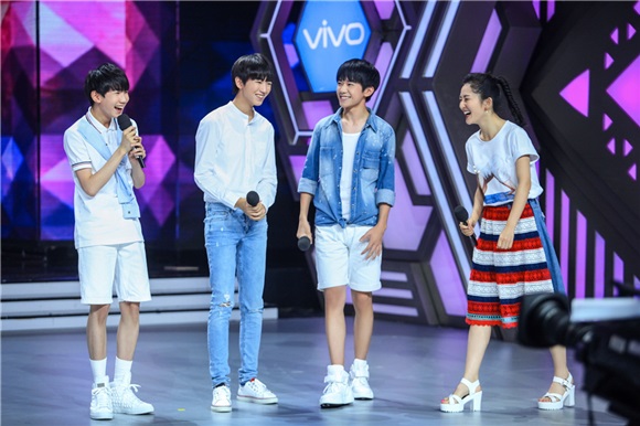 李宇春TFBOYS偶像集结 青春呆萌运动力惊人