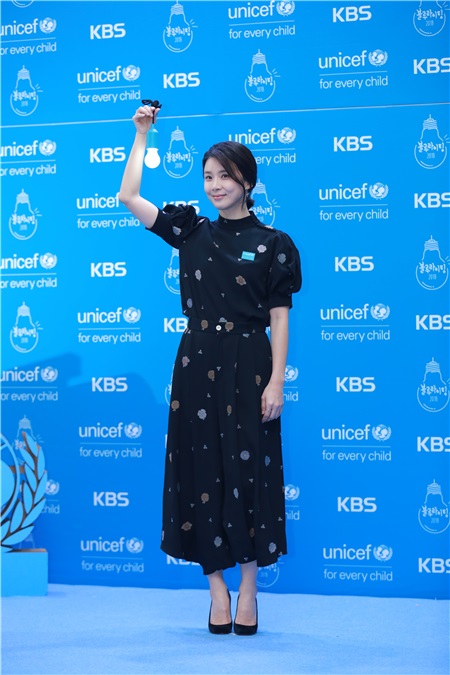 李宝英、李多海、安圣基、柳镇等出席第二届联合国儿童基金会纪念活动红毯仪式