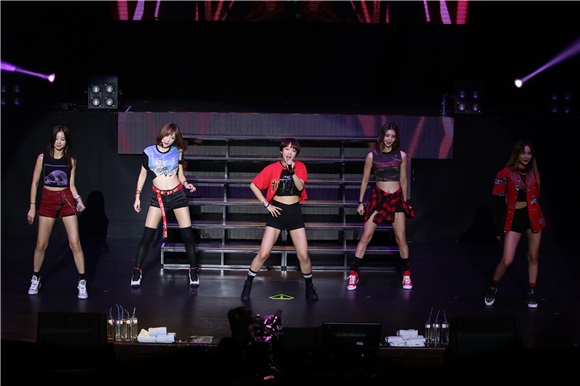 韩女团EXID出席粉丝见面会