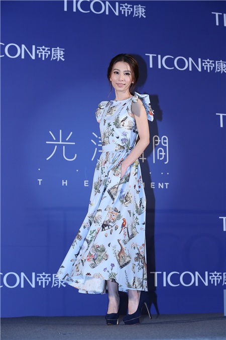 田馥甄亮丽出席隐形眼镜品牌代言活动