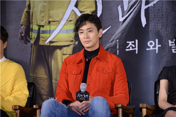 河正宇、车太贤等出席《与神同行》治作发布会