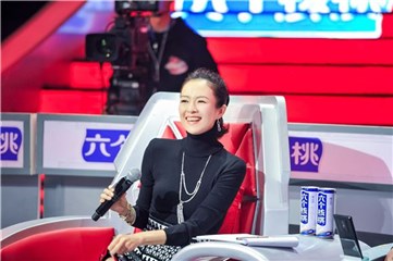 章子怡笑靥如花