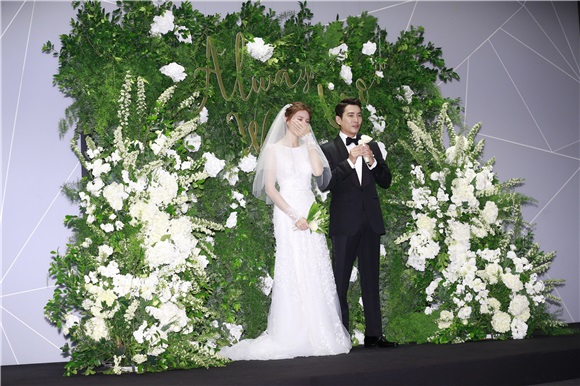 演员朱相昱、车艺莲举行婚礼