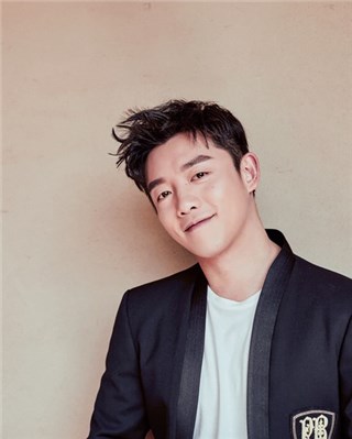 郑恺被粉丝耿直说又黑又胖 工作室:boss健身防晒了解一下