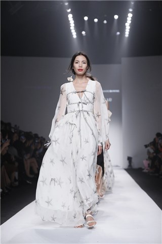 Linda担任压轴走秀嘉宾