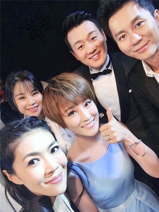 谢楠亮相芭莎慈善夜 变身黄队杀手鐧