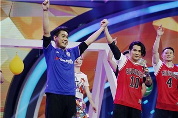 朱孝天、曹格二人庆祝