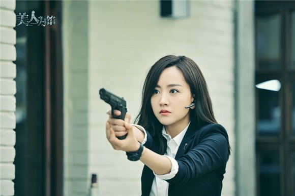 杨蓉不爱红妆爱武装 小鲜肉群衬秒变后宫