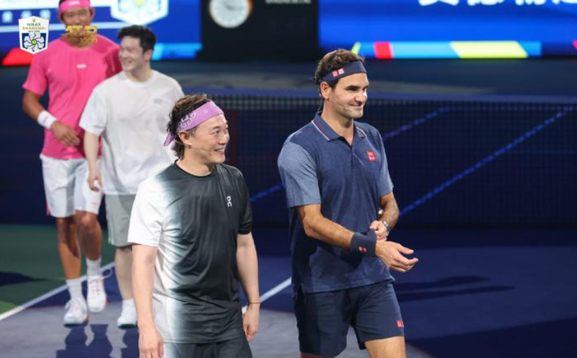 Eason陈奕迅圆梦与偶像费德勒组队  三盘两胜赢樊振东张之臻