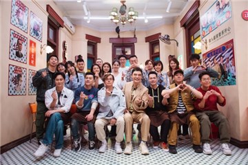 会员兜兜参与《大湾仔的夜》节目录制合影