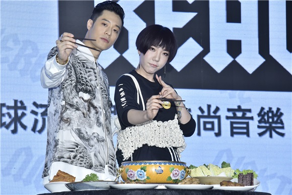 周汤豪携新专空降北京 吴莫愁亮相站台支援