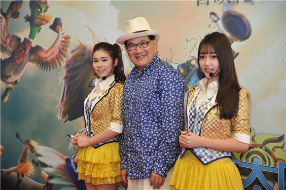 SNH48、王栎鑫出席电影《超能太阳鸭》活动