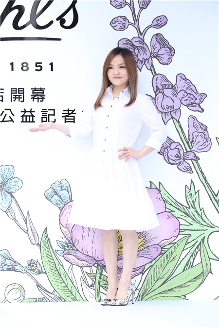 徐嘉莹出席XKIEHL’S快闪店开幕