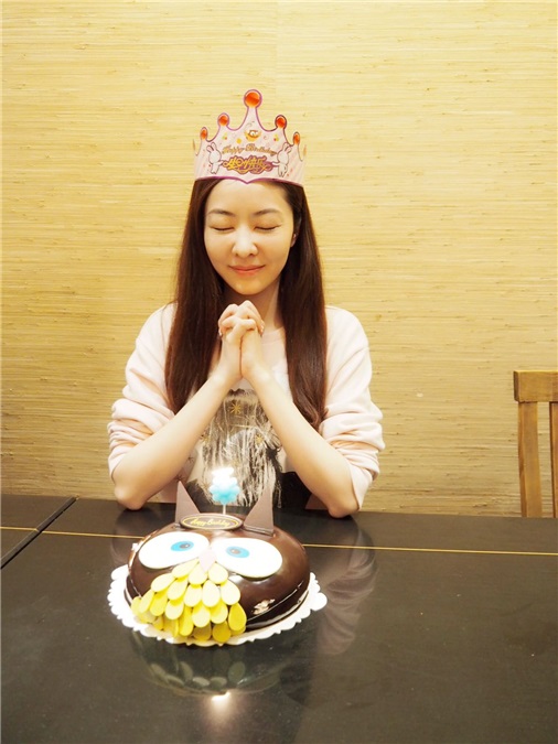 郭可颂惊喜现身上海 吻贺熊黛林36岁生日