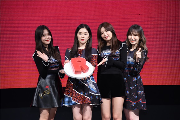 韩国大势女团Red Velvet举办媒体见面会