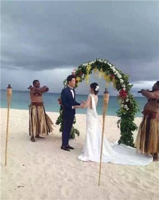 刘翔吴莎举办婚礼？工作室辟谣：拍婚纱照