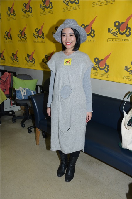 杨千嬅、林兆霞及陈逸宁为《志明与春娇》出席电台访问