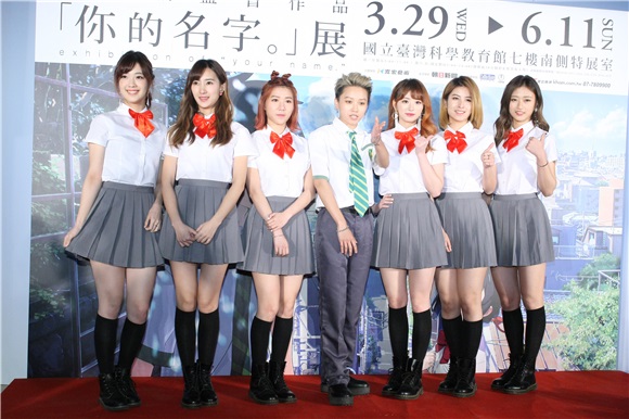 〈YES台北现场〉蜜蜂少女队穿高校制服看展