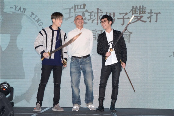 周殷廷与符致逸正式签约环球