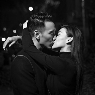 蔡诗芸晒热吻照 王阳明甜回「有你就够了」
