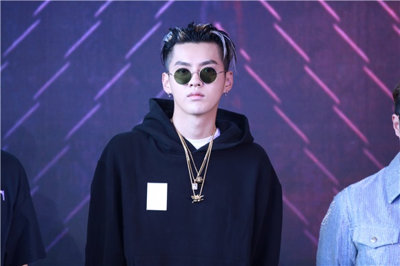 《中国有嘻哈》6.24开播 吴亦凡否认一秒变嘻哈