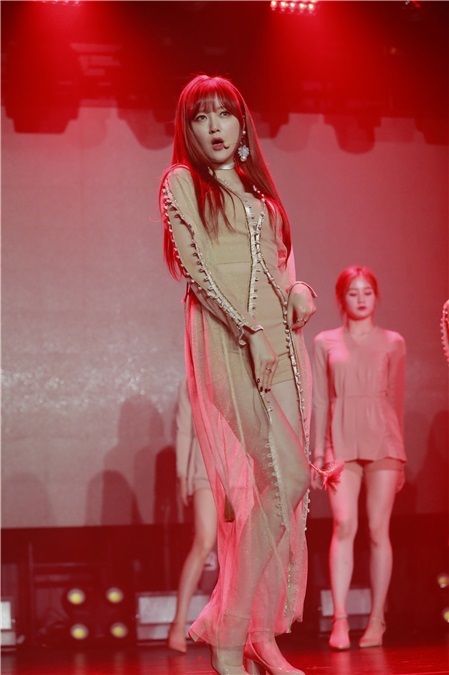 Nine Muses新专Showcase秀长腿 躺地热舞性感撩人