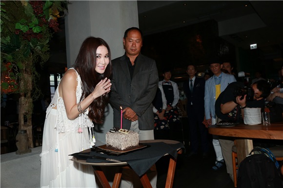 温碧霞举办「50岁生日派对」