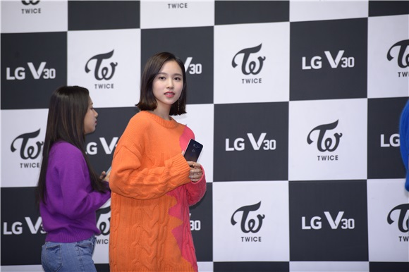 TWICE��ϯijƷ�Ʒ�˿ǩ����