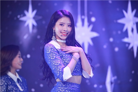 女团Lovelyz在首尔BLUE SQUARE举行了第四张迷你专辑《Fall in Lovelyz》媒体SHOW CASE