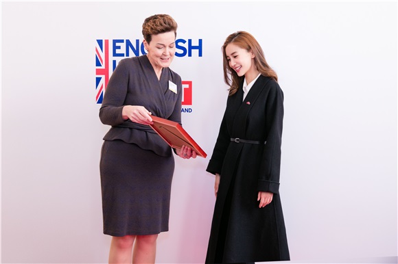 Angelababy任英国友好大使会见英国首相 推进传播中英文化