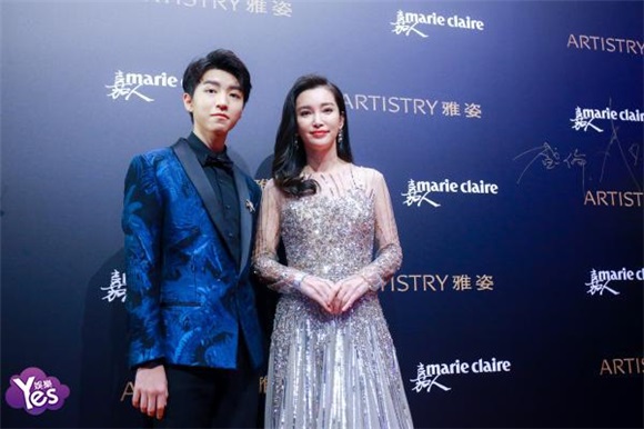 易烊千玺杨幂唐嫣Angelababy刘亦菲等出席嘉人盛典