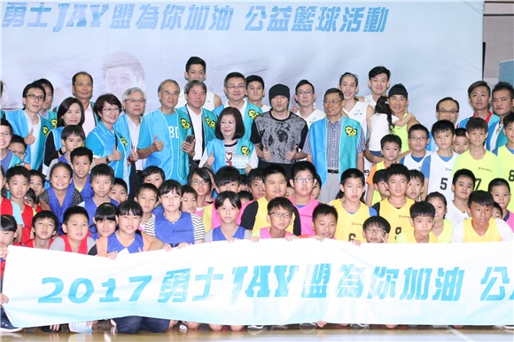 周杰伦出席勇士JAY盟为你加油公益篮球活动