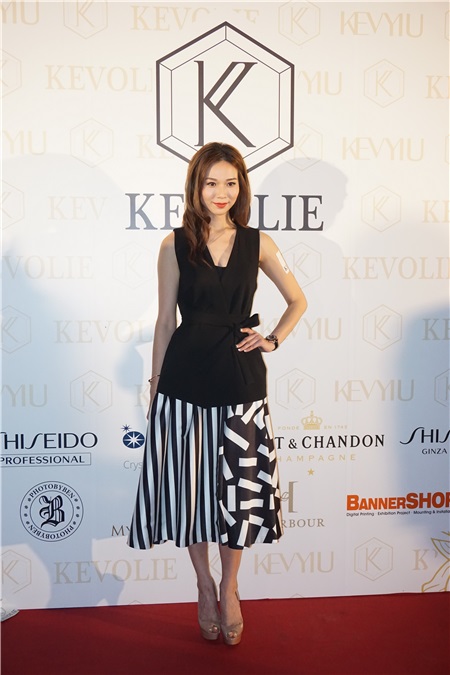 胡杏儿自家婚纱品牌举行秋冬系列发布会