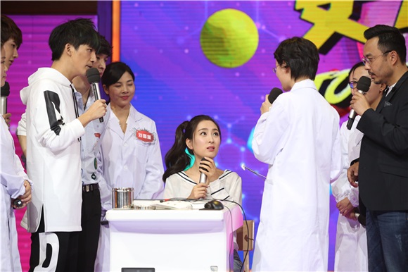 「小骄傲」张艺兴回「家」体检 马苏自曝是「金鱼记忆」?