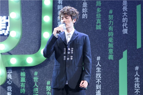 吴克群用音乐感叹《人生超幽默》 「人生观察家」笑看人生百态
