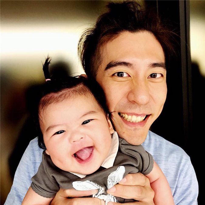修杰楷与女儿Bo妞笑容神复制 一家人颜质都超高