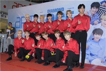 〈Yes香港现场〉韩国男团Seventeen抵港将於12日开唱 最想跟谢霆锋合作