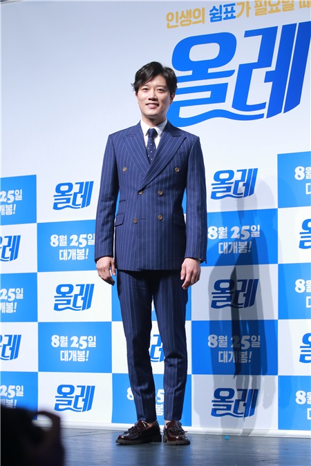 韩国电影《偶来》举行制作发布会 演员申河均、朴熙顺、吴万石等出席